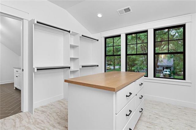4620 W 70th Terrace, Prairie Village, KS 66208