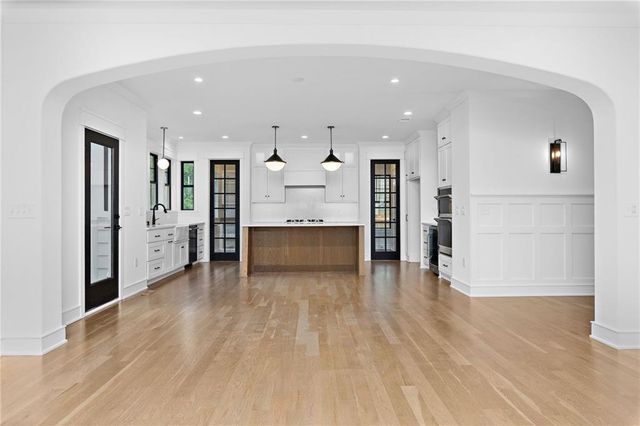 4620 W 70th Terrace, Prairie Village, KS 66208