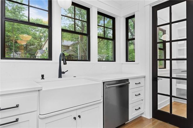 4620 W 70th Terrace, Prairie Village, KS 66208