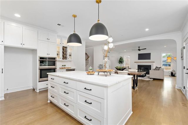4620 W 70th Terrace, Prairie Village, KS 66208