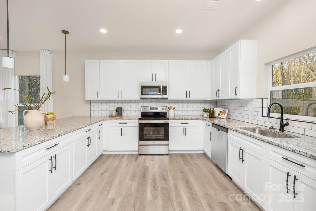 804 Plaza Walk Drive, Charlotte, NC 28215