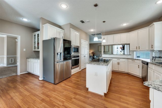 2106 Hunter Place Lane, Arlington, TX 76006