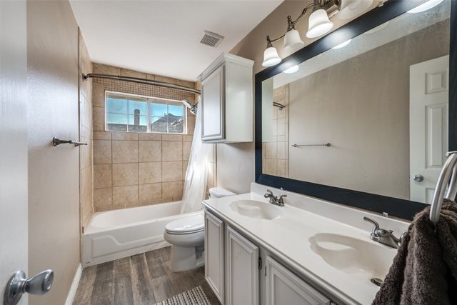 2106 Hunter Place Lane, Arlington, TX 76006