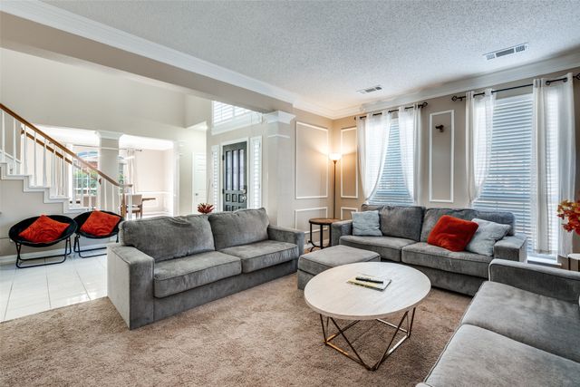 2106 Hunter Place Lane, Arlington, TX 76006