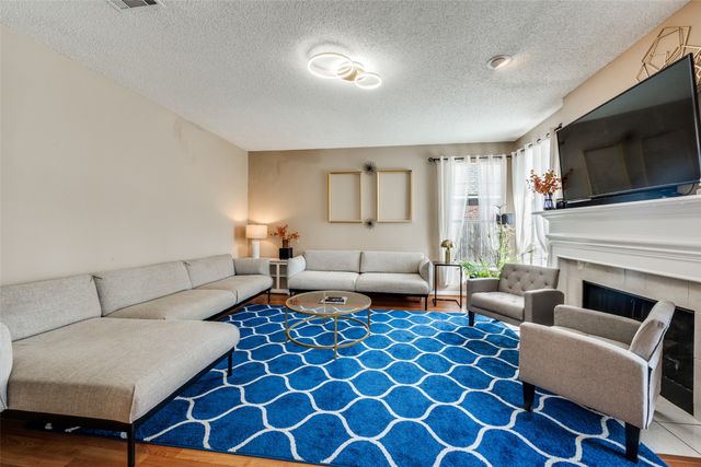 2106 Hunter Place Lane, Arlington, TX 76006