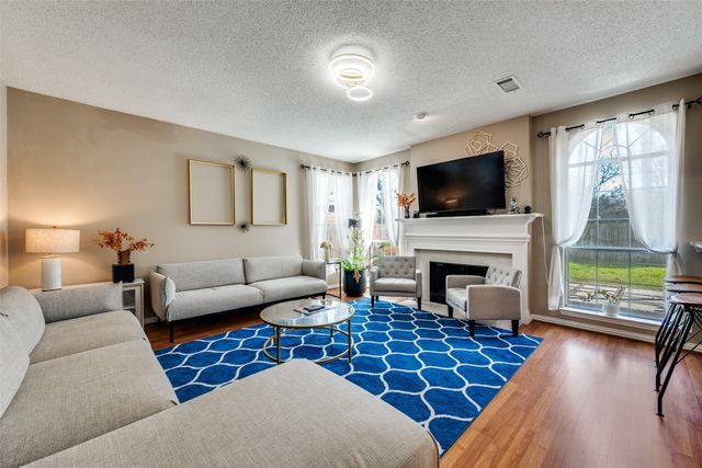 2106 Hunter Place Lane, Arlington, TX 76006