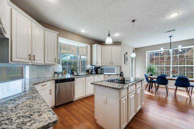 2106 Hunter Place Lane, Arlington, TX 76006