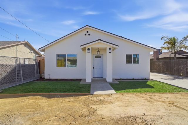 14067 Walnut Street, Armona, CA 93202