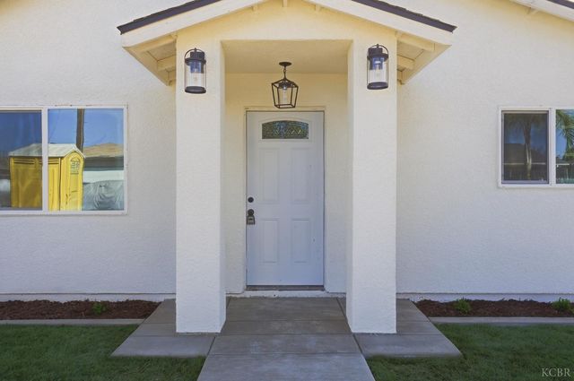 14067 Walnut Street, Armona, CA 93202