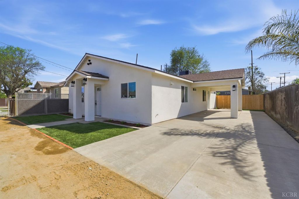 14067 Walnut Street, Armona, CA 93202