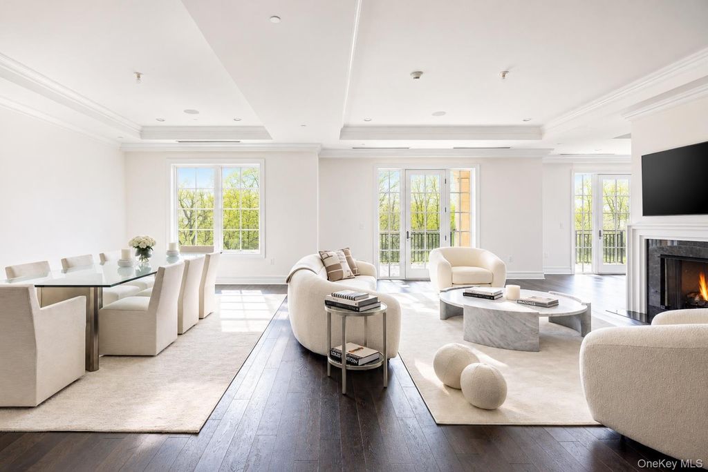 3000 Royal Court 3211, North Hills, NY 11040 — photo 3