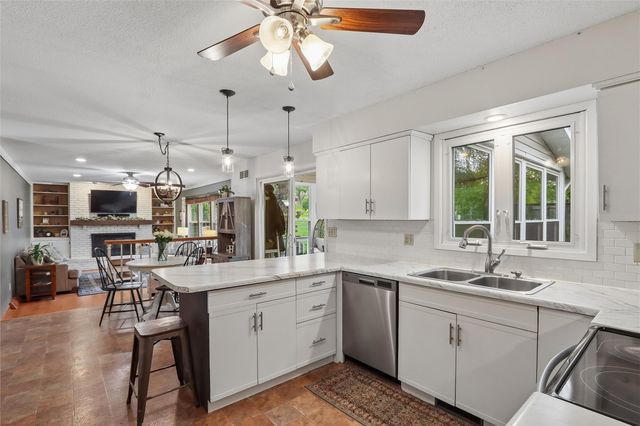 1026 Village Green Blvd, Iowa City, IA 52240