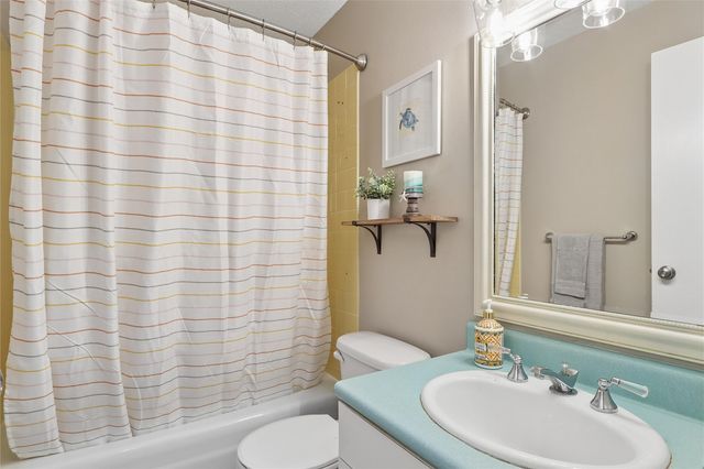 1026 Village Green Blvd, Iowa City, IA 52240