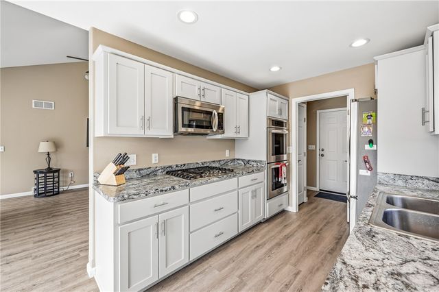 2414 Jillian Ln, Hermitage, PA 16148