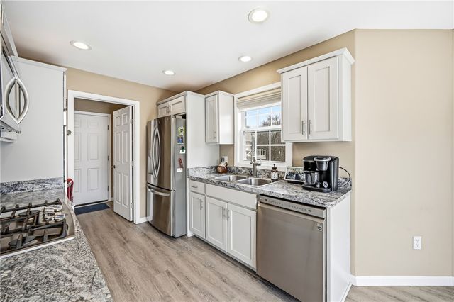 2414 Jillian Ln, Hermitage, PA 16148