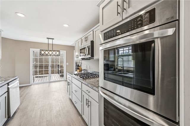 2414 Jillian Ln, Hermitage, PA 16148