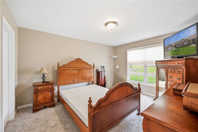 2414 Jillian Ln, Hermitage, PA 16148