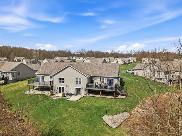 2414 Jillian Ln, Hermitage, PA 16148