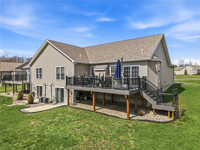 2414 Jillian Ln, Hermitage, PA 16148