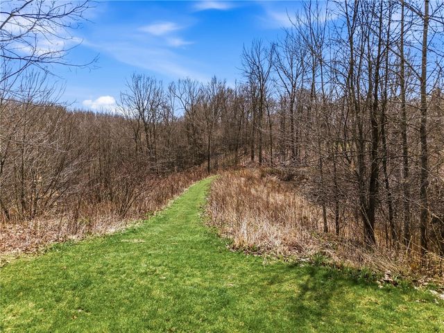 2414 Jillian Ln, Hermitage, PA 16148