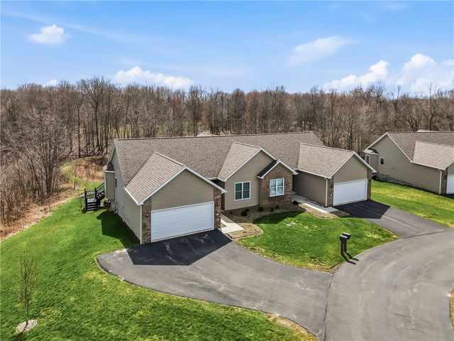 2414 Jillian Ln, Hermitage, PA 16148