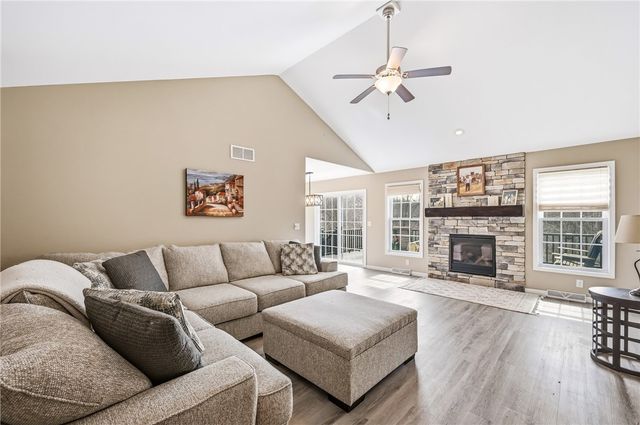 2414 Jillian Ln, Hermitage, PA 16148