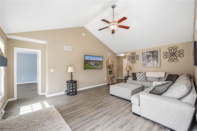 2414 Jillian Ln, Hermitage, PA 16148