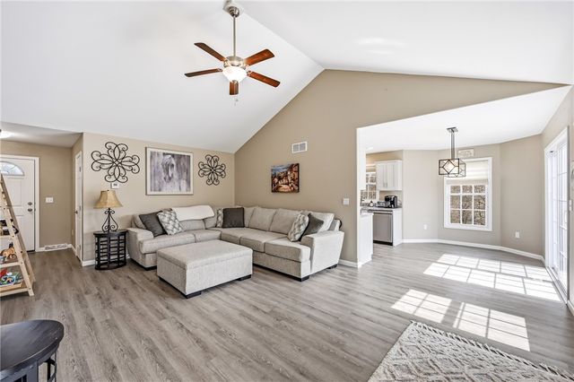 2414 Jillian Ln, Hermitage, PA 16148