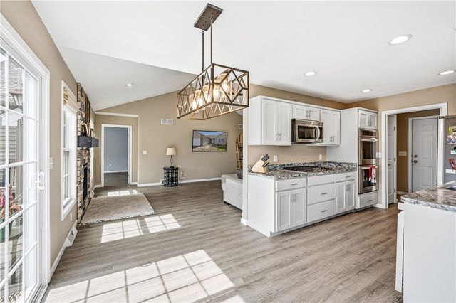 2414 Jillian Ln, Hermitage, PA 16148