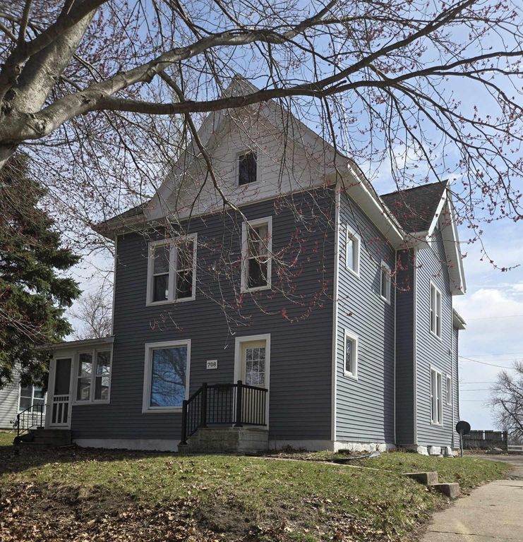 708 Park Street, Reinbeck, IA 50669