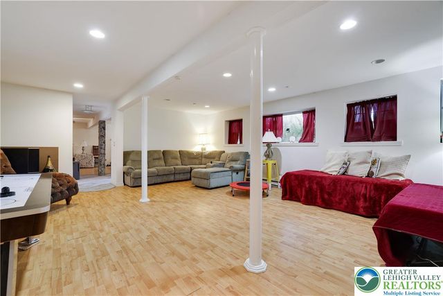 303 Lakefield Terrace, Jackson Twp, PA 18360