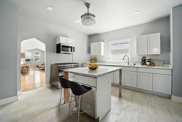 307 E 136th Place, Chicago, IL 60827