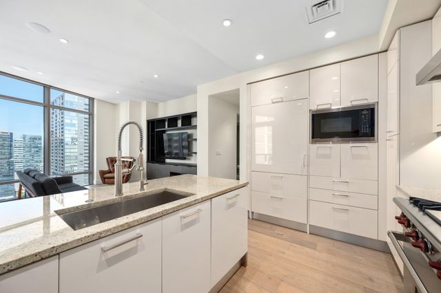 200 Congress Ave 26C, Austin, TX 78701