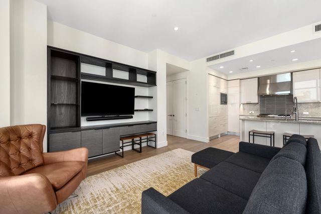 200 Congress Ave 26C, Austin, TX 78701