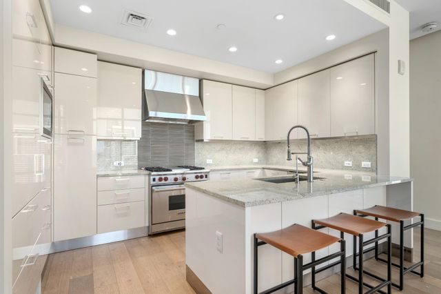 200 Congress Ave 26C, Austin, TX 78701