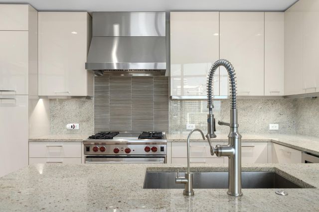 200 Congress Ave 26C, Austin, TX 78701