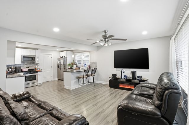 10906 Mcvicker Avenue, Chicago Ridge, IL 60415