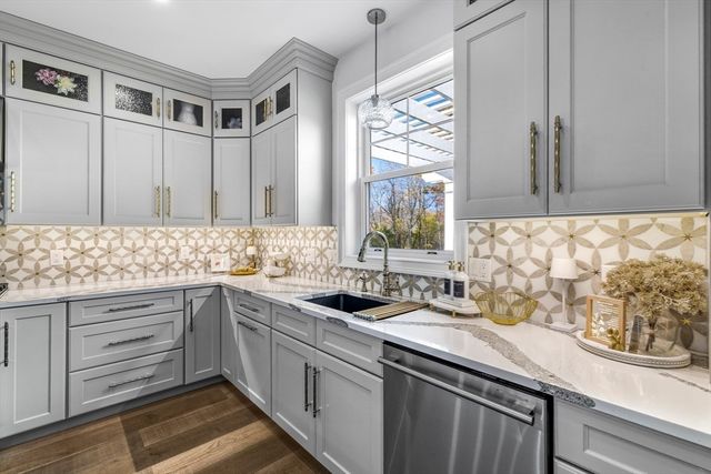 73 Raymond Ave, Raynham, MA 02767