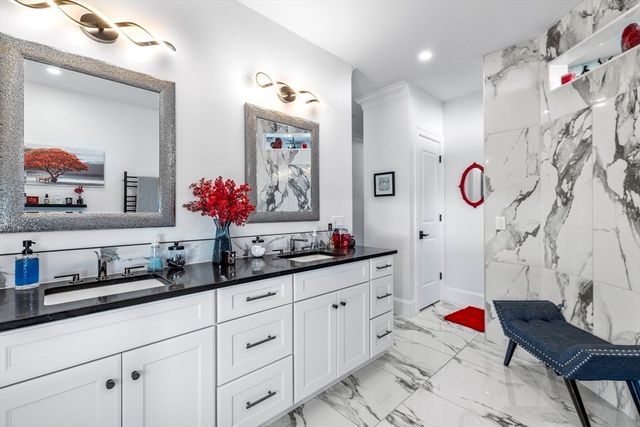 73 Raymond Ave, Raynham, MA 02767