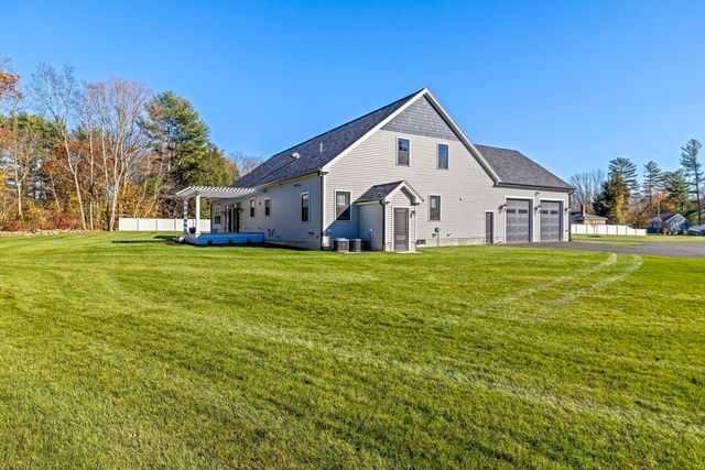 73 Raymond Ave, Raynham, MA 02767