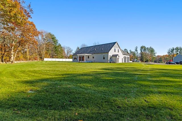 73 Raymond Ave, Raynham, MA 02767