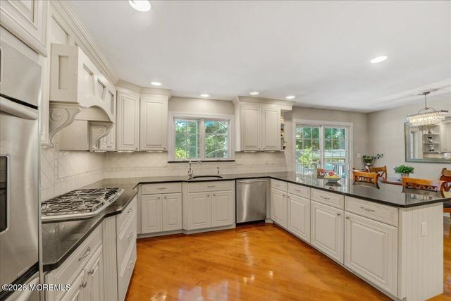5 Trotter Terrace, Belford, NJ 07718