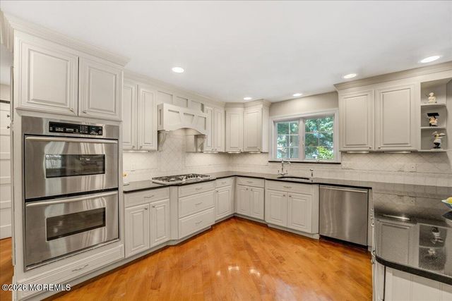 5 Trotter Terrace, Belford, NJ 07718