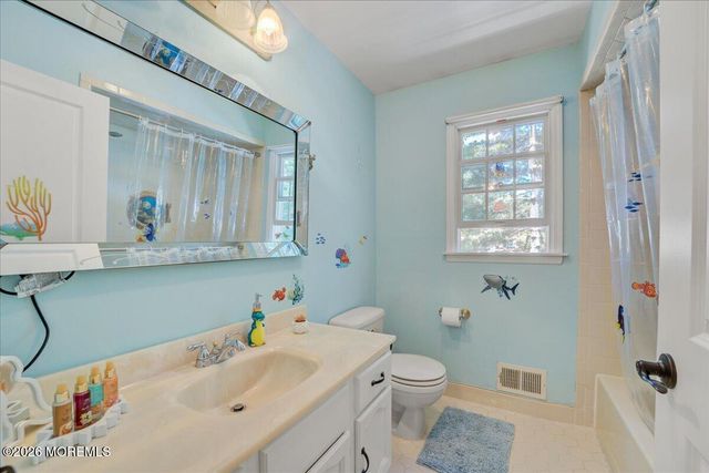 5 Trotter Terrace, Belford, NJ 07718