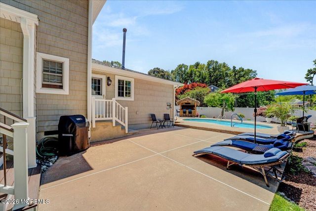 5 Trotter Terrace, Belford, NJ 07718