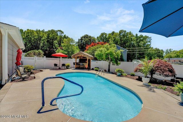 5 Trotter Terrace, Belford, NJ 07718