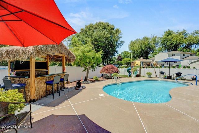 5 Trotter Terrace, Belford, NJ 07718