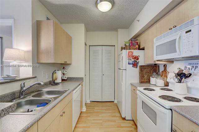 1919 Van Buren St 620A, Hollywood, FL 33020