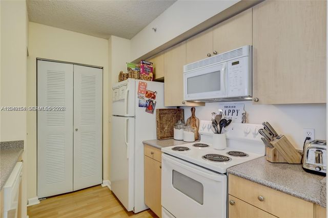 1919 Van Buren St 620A, Hollywood, FL 33020