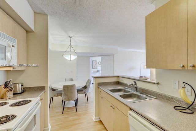 1919 Van Buren St 620A, Hollywood, FL 33020